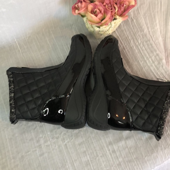 KHOMBU size 6 black faux patent leather quilted ankle boots winter rain Fall - Picture 5 of 12